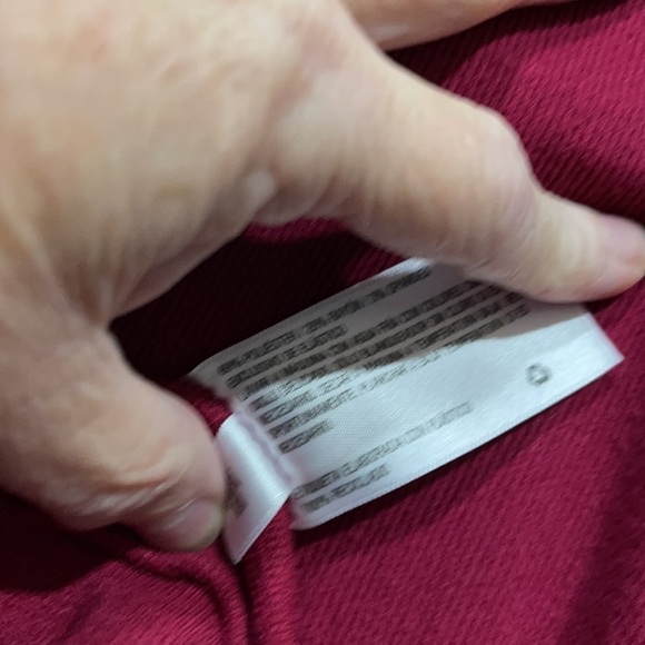Ava+viv cranberry red long sleeve top w/elastic wrists 2X Like New. Worn once. - Picture 6 of 6